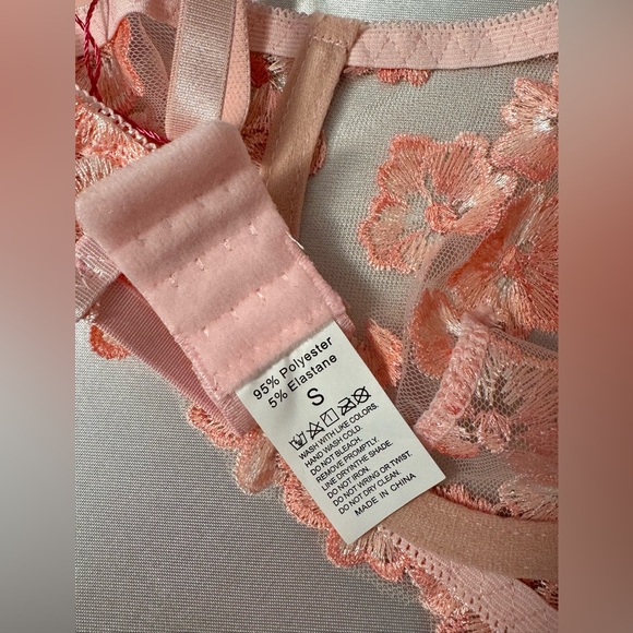 Elegant Pink Lace Lingerie Set - Picture 10 of 10